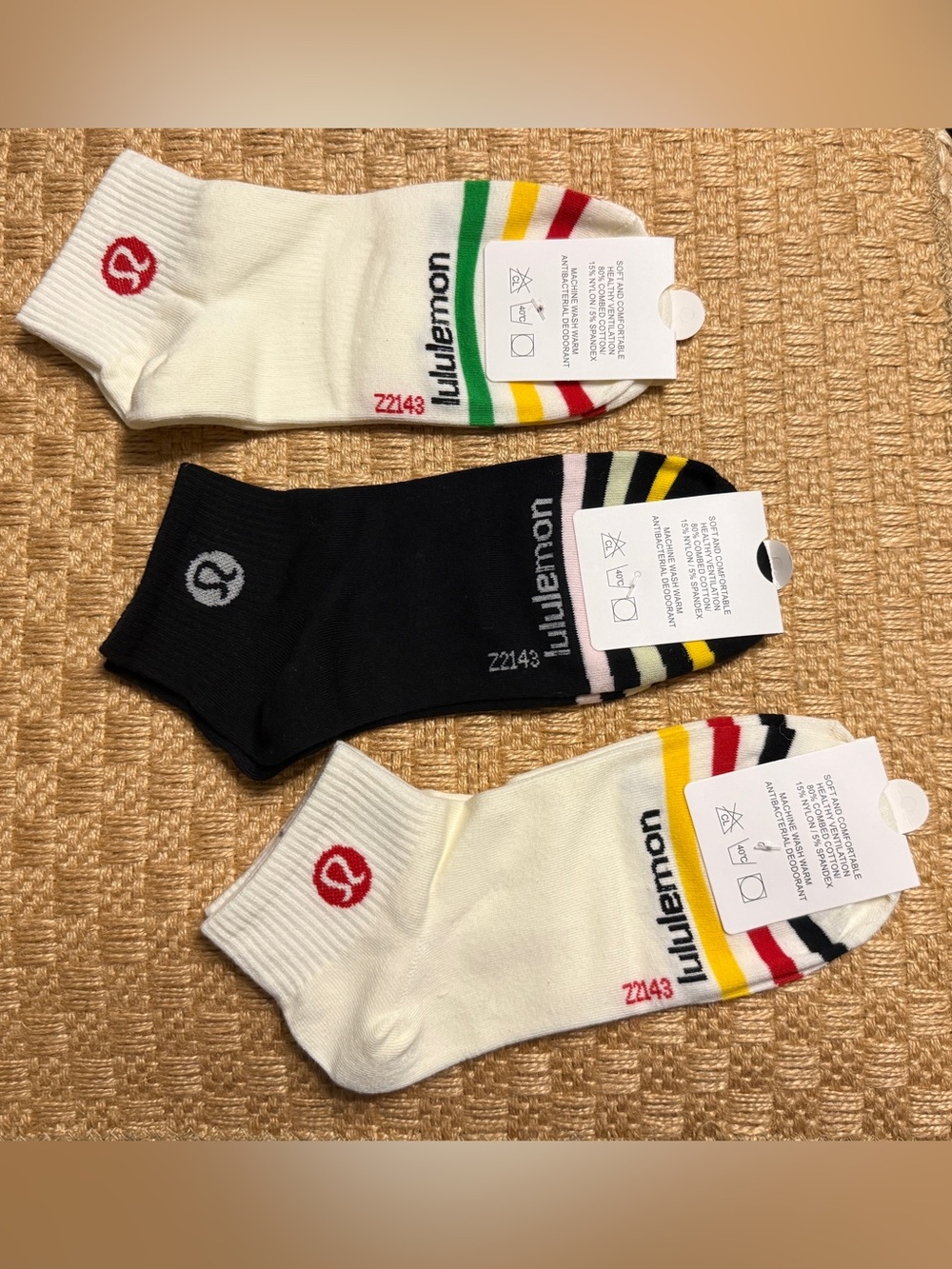 Lululemon Ankle Socks (3-Pack) White and Black Striped One Size Fits All NWT - Picture 2 of 2